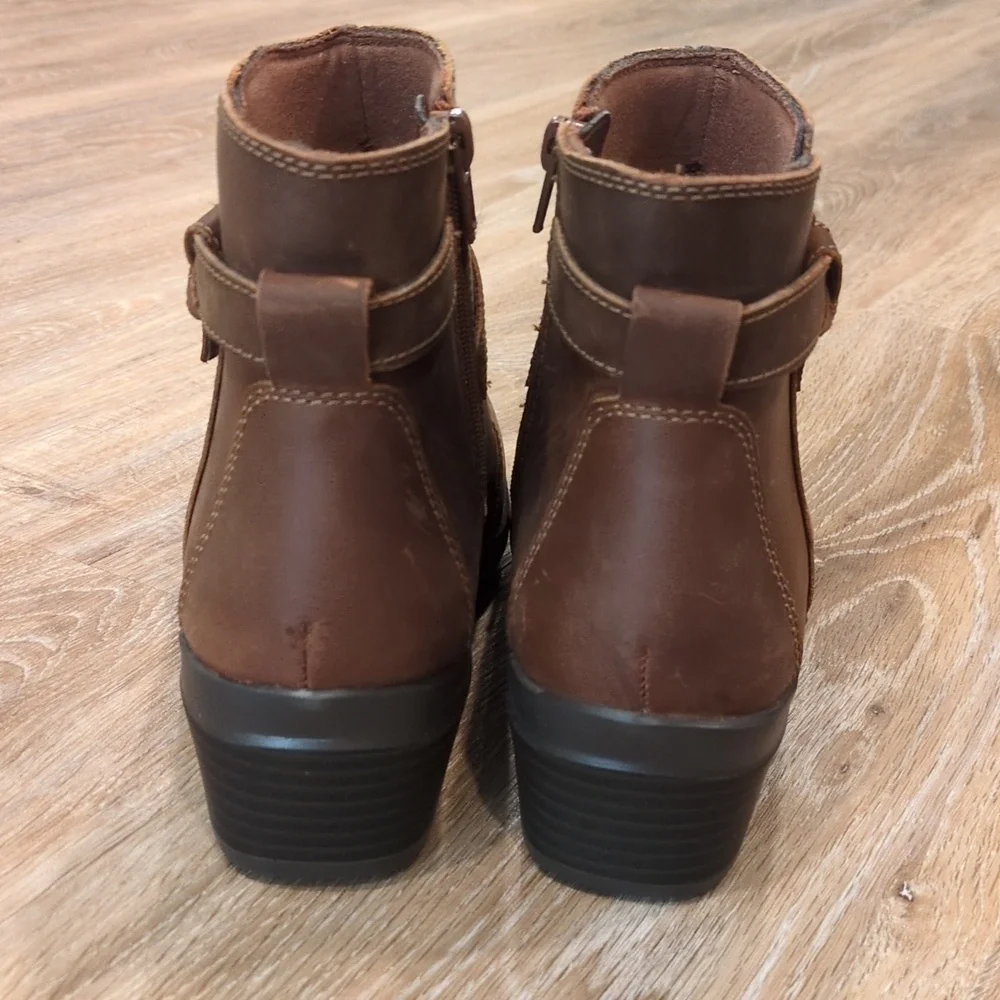 🤎NIB Clarks Women's Dark Brown Ankle Booties size 6.5 W - Picture 3 of 16